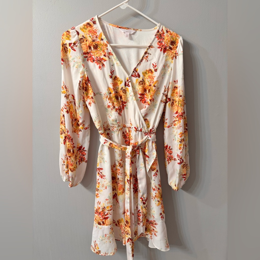 Lauren Conrad LC  Beautifully lined V-Neck Faux Wrap Dress size XS. Like new